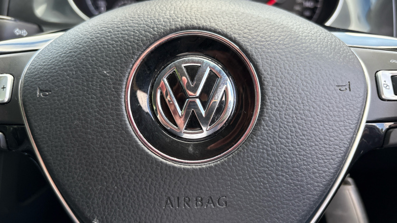 Volkswagen Golf 1.6 TDI SE [Nav] 5dr Diesel Hatchback